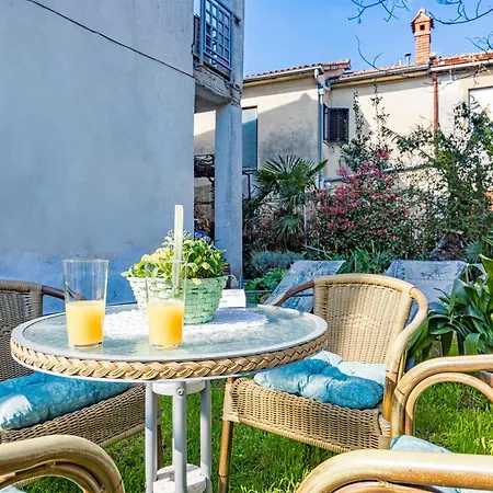 Rossi With Magical Garden Apartamento *